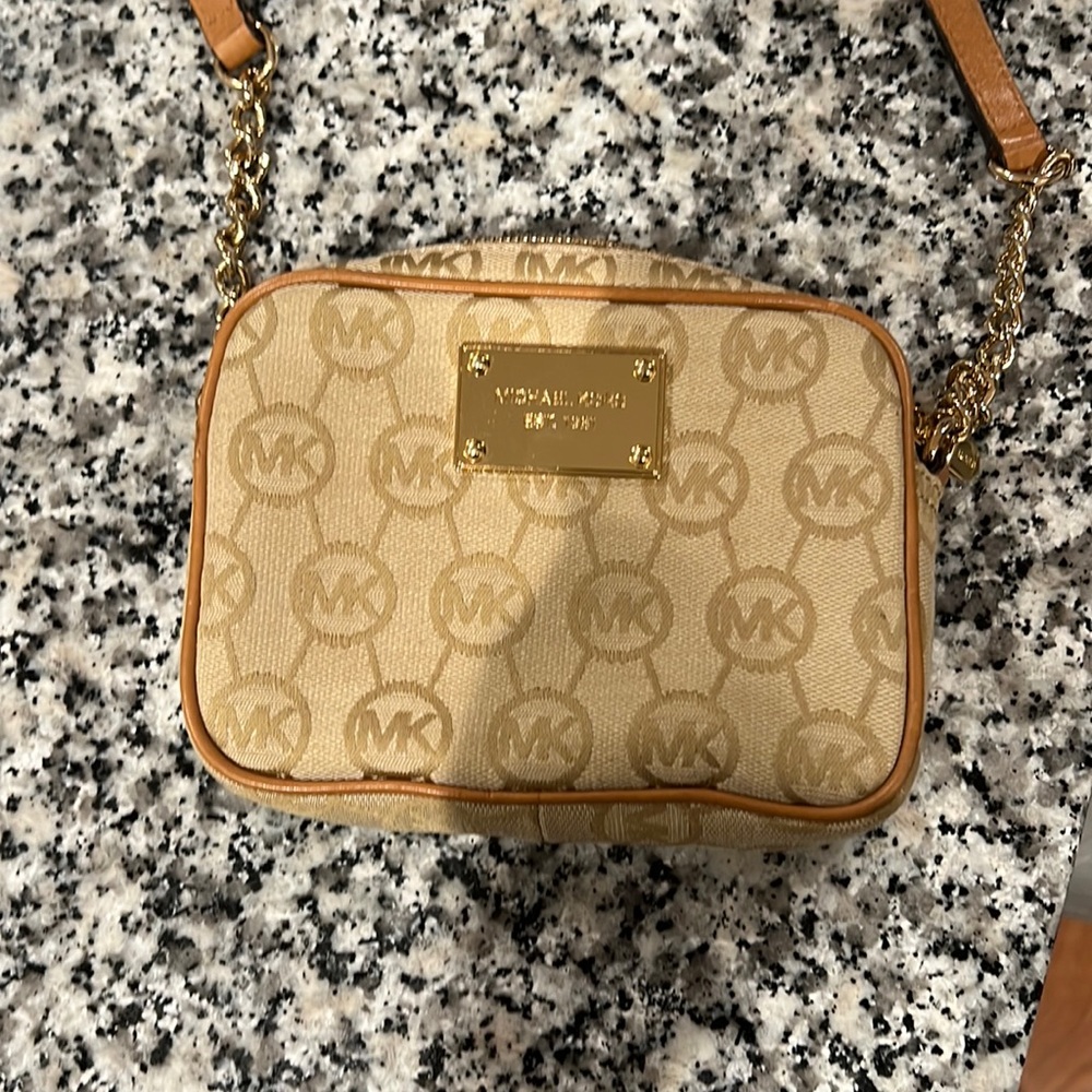 Micheal Kors small crossbody bag